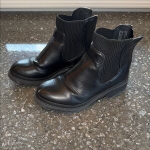 Steve Madden GIRLS Chelsea Black Boots. Size 11.